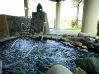 Reclined bath with pleasant flowing water